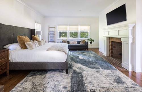 Sagaponack House | Sagaponack Estate, South of Hway, Pool+Spa+Tennis—AUG-LD 2024 still AVAILABLE!