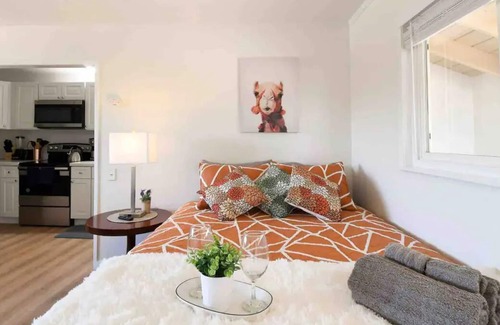 Rialto House | Sage: A Cozy Studio in Rialto