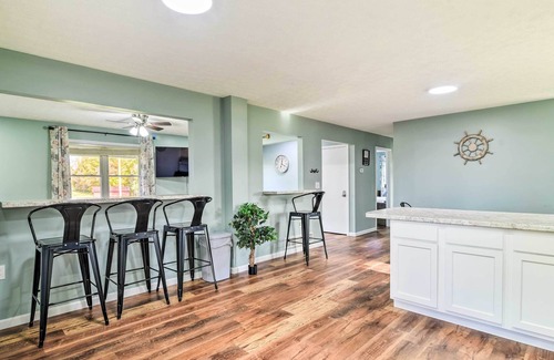 Russell Springs House | Sage Green Home w/ Wet Bar, 5 Mi to Lake!