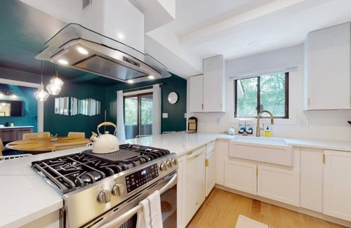 East Stroudsburg House | Sage Grove Sanctuary | Hot Tub | Modern | BBQ