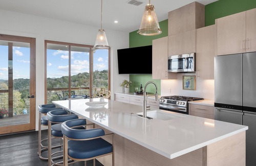 Fredericksburg House | Sage Rock, a beautiful guesthouse in the heart of Fredericksburg wine country.