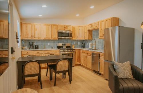 South Broadway Apartment | Sage Suite at ArnoTriplex! Hot Tub and Pet Friendly!