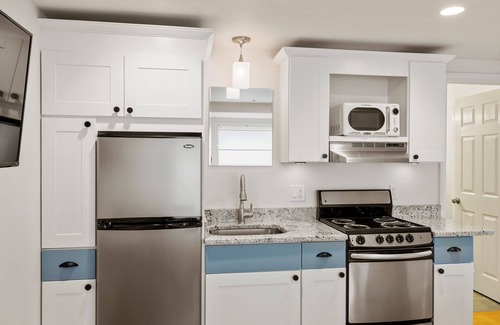 Newburyport Apartment | Sage Suite at The Hygge House