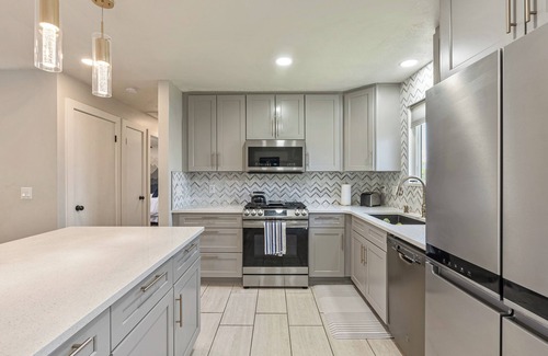 West Jordan House | Saguaro Sanctuary - Beautifully remodeled family friendly home!