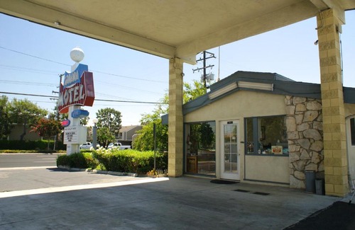 Southwest Anaheim Hotel | Sahara Motel