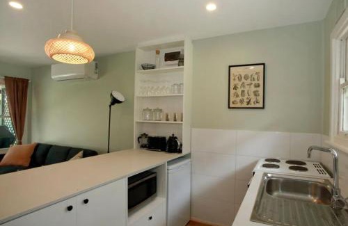 Anna Bay House | Sahara Trails Cabin 2 WiFi Air Conditioning Horse Riding and much more