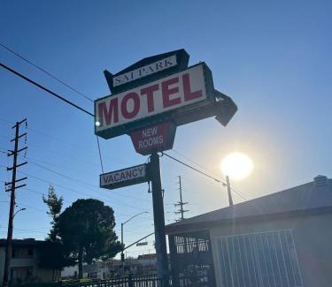 Lancaster Hotel | Sai Park Motel