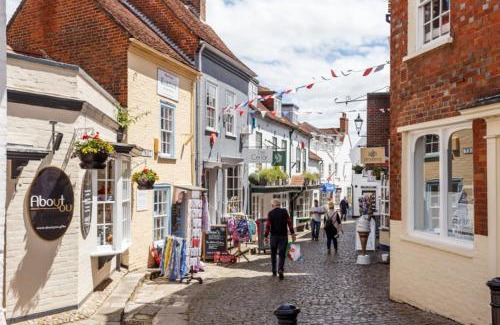 New Forest District House | Sail Away