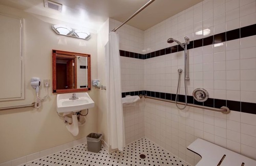 Harbor Hotel | Sail to Comfort! 4 Historic Units, Pets Allowed, Close to Battleship Iowa Museum