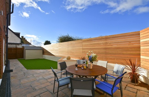Seahouses House | SailAway to a relaxing holiday break with family or friends in Sunny Seahouses.
