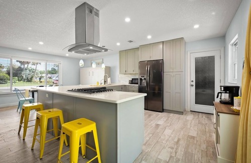 Dolphin's Cove House | Sailfish Beach House - Pool Hottub Putting Green