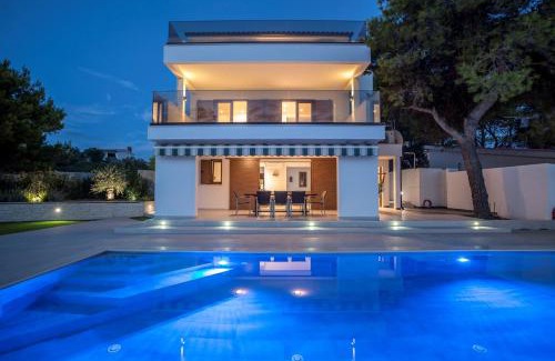 Razanj Villa | Sailor house villa near Trogir, private pool