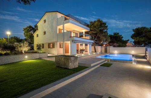 Razanj Villa | Sailor house villa near Trogir, private pool