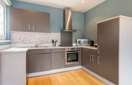 Saint-Laurent Apartment | Saint-Adalbert