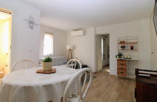 Saint-Cyprien Apartment | Saint Cyprien - T2 avec Balcon, Climatisation et Parking à 2 Pas du Port - FR-1-309-305
