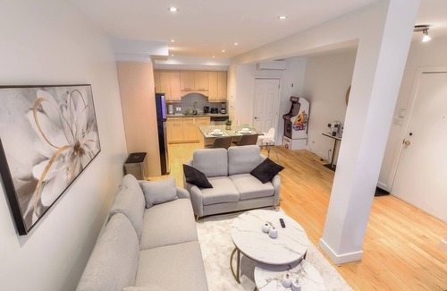 Plateau Mont Royal Apartment | Saint-Denis apartments