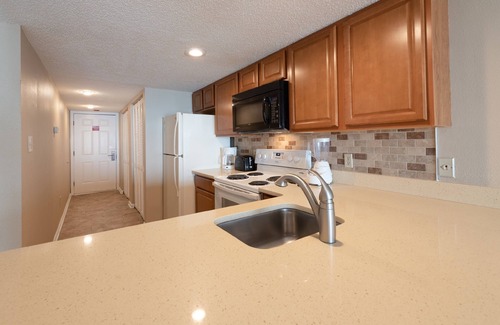 Midtown Ocean City Apartment | Saint Tropez