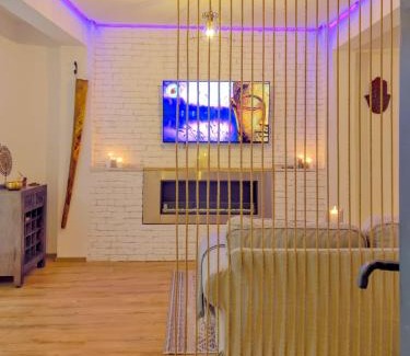 Bucharest City-Centre Villa | Saints & Sinners Romantic Jacuzzi