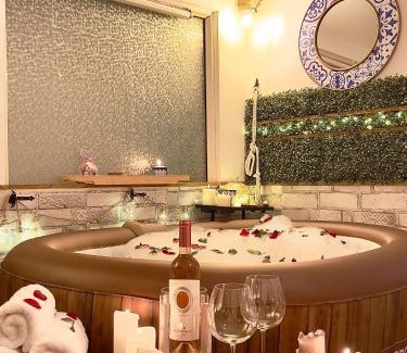 Bucharest City-Centre Villa | Saints & Sinners Romantic Jacuzzi