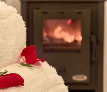 Bucharest City-Centre Villa | Saints & Sinners Romantic Jacuzzi