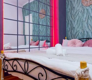 Bucharest City-Centre Villa | Saints & Sinners Romantic Jacuzzi