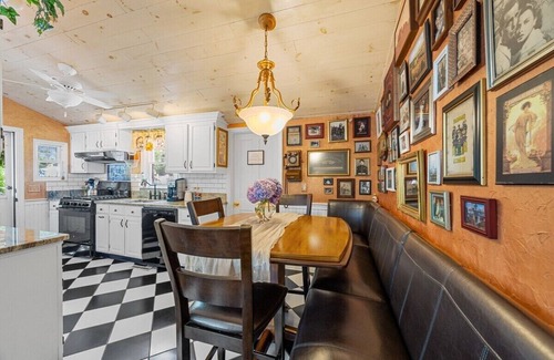 Hyannis House | Sal's Place
