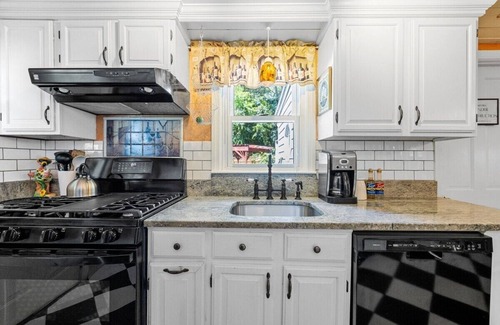 Hyannis House | Sal's Place