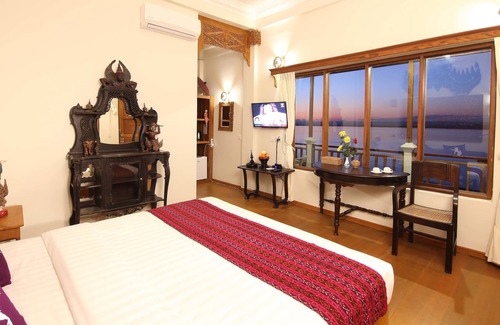 Sale Hotel | Salay River View Inn