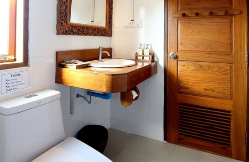 Sale Hotel | Salay River View Inn