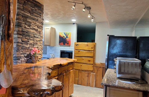 Rexburg House | Salem Pines lost Moose lodge Charming 3-bedroom house with AC, WiFi in Rexburg