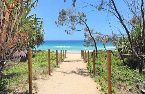 Warana House | Saleng 51 - Three Bedroom Beach Pad - Only 200 metres to Beach Access!