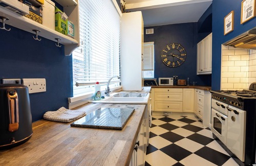 Salford House | Salford City Oasis - Spacious 4 Bedroom House