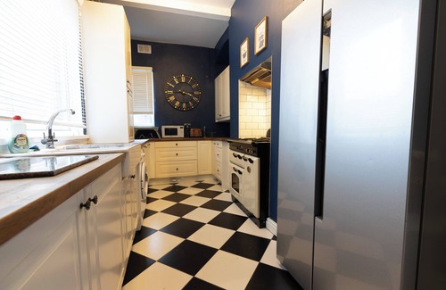 Salford House | Salford City Oasis - Spacious 4 Bedroom House