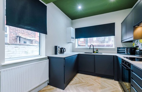 Salford House | Salford Sanctuary 5 Bed House
