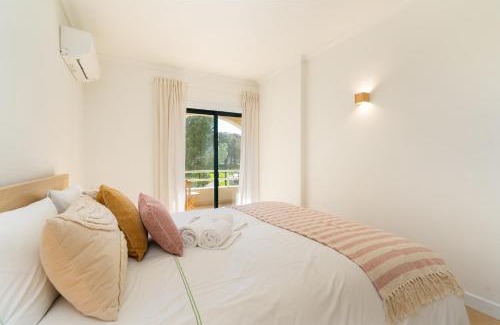 Salgados Apartment | Salgados Sunny Beach Apt - 7 min walk from Beach