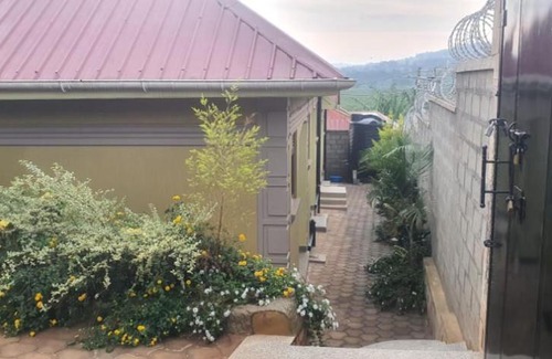 Kampala House | Salinero guest house uganda