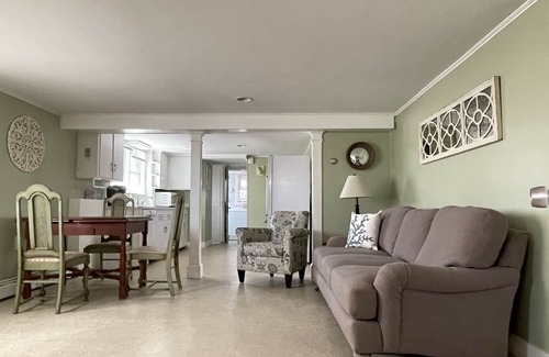 Salisbury Beach Apartment | Salisbury Beach - GREAT LOCATION/Oceanside on Desirable Atlantic Ave.