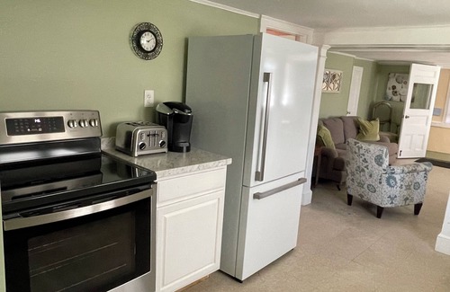 Salisbury Beach Apartment | Salisbury Beach - GREAT LOCATION/Oceanside on Desirable Atlantic Ave.