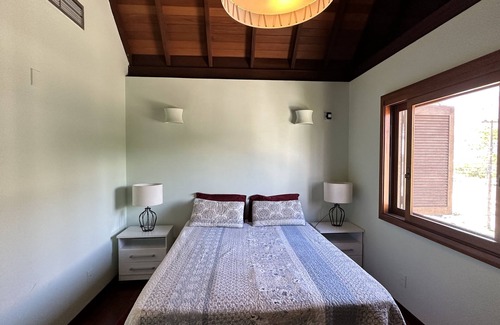 Jurere Internacional House | Salmon Avenue House