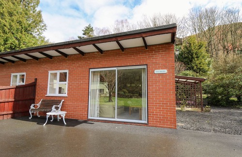 Llanwrthwl Cottage | SALMON COTTAGE, family friendly, with a garden in Llanwrthwl