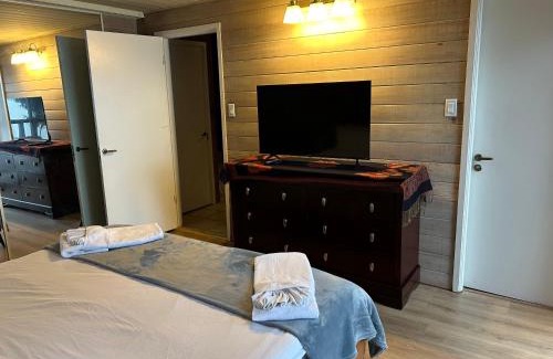Vancouver House | SALT COTTAGE Waterfront Guest House with Superb Views