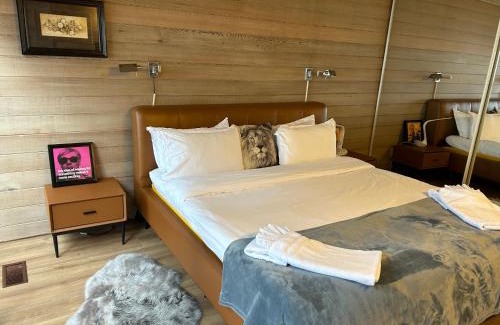 Vancouver House | SALT COTTAGE Waterfront Guest House with Superb Views
