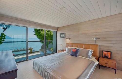 Vancouver House | SALT COTTAGE Waterfront Guest House with Superb Views