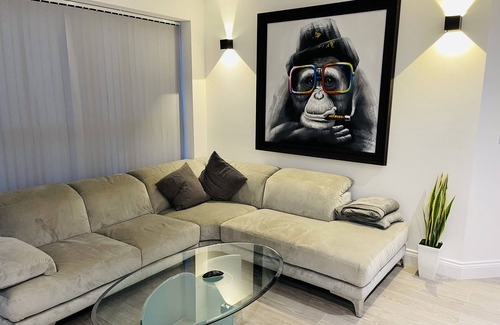 Slough Apartment | Salt Hill Slough Legoland Windsor Heathrow Luxury 2 Bed GroundFloor FREE Parking