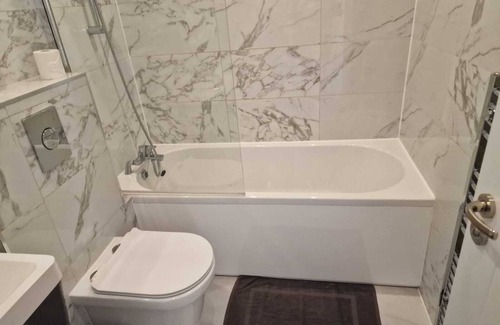 Slough Apartment | Salt Hill Slough Legoland Windsor Heathrow Luxury 2 Bed GroundFloor FREE Parking