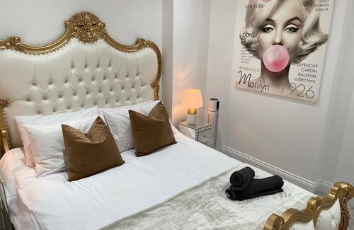 Slough Apartment | Salt Hill Slough Legoland Windsor Heathrow Luxury 2 Bed GroundFloor FREE Parking