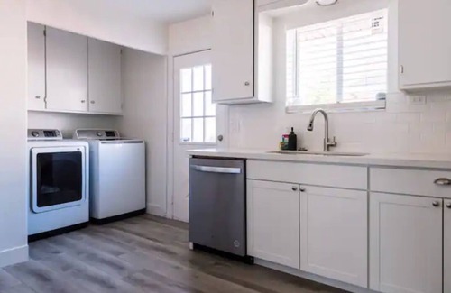 South Salt Lake Apartment | Salt Lake Gem -Remodeled/2-bedroom/Pet Friendly
