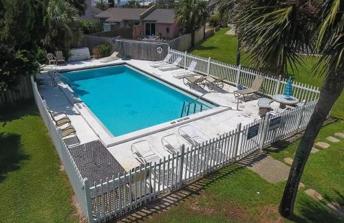 El Centro Beach House | Salt Life Loft by Sand Seeker Vacations