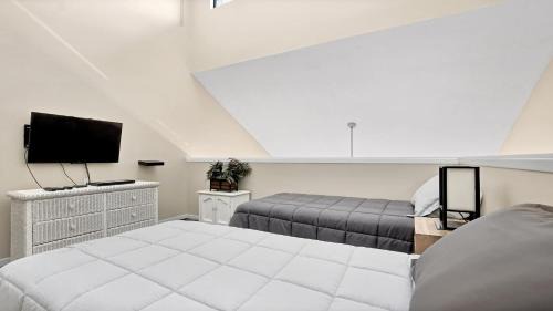 El Centro Beach House | Salt Life Loft by Sand Seeker Vacations