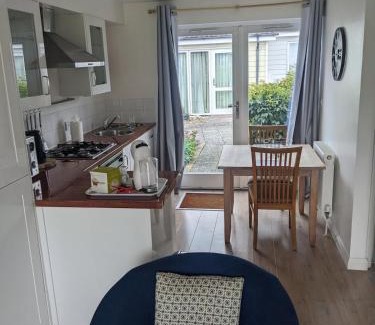 Yarmouth Apartment | Saltbox B4 holiday cottage